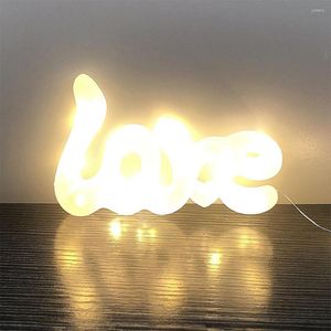 Lâmpadas de mesa Lâmpadas de decoração de LED personalizadas Luzes em forma de amor assinam delicada decoração de casa Aplicação ampla gramado doméstica interior interior