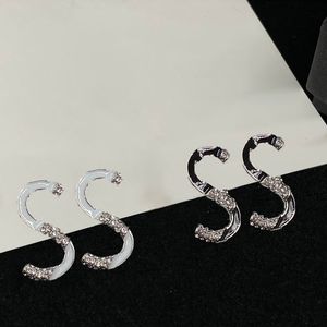 Frauen Brief Ohrring Party Diamant Einfaches Design Charme Nachtclub Dame Ohr Stud