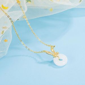 Kedjor vintage stil lycklig vakt vita hängen halsband för kvinnor mode elegant kvinnlig kassakedja smycken gåva