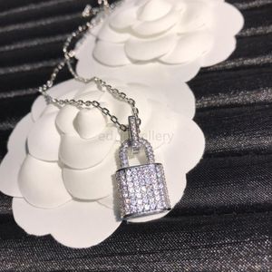 Varumärkesdesigner Pendant Sier Lock Shaped Star Diamond Neutral Necklace Fashion Hip Hop Plated Letter Valentine's Day Par Jewelry Wedding