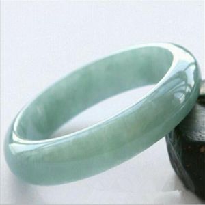 Bangangle Vacker ljusgrön jade kinesiska hand snidade armband smycken gåva