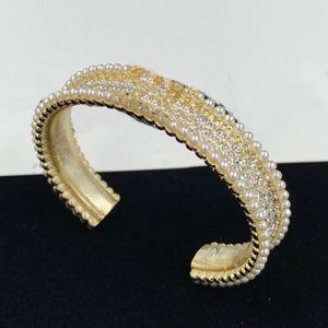 Bracciale rigido con design a forma di lettera di perle Bracciale rigido placcato in oro per gioielli da donna Fornitura di gioielli superiore