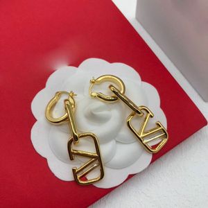 2023 Fashion GoldenEaring for Women Jewelry Designerレディースダイヤモンドイヤリングスクエアvスタッドデザイナースタッドフープ