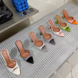 Amina Muaddi 2023 Slippersデザイナー高品質のかかとウェディングドレススライダースクラストルデコレーション女性サンダルクリスタルヒマワリパーティー職業フォーマルセクシー