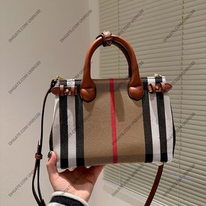 23 Women Luxurys Designers Totes v￤skor British Style Dermal skarvade handv￤ska Shouder Shop Bag damer handv￤skor 21 cm