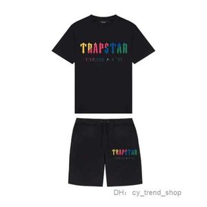 夏の新しいトラップスターロンドンシューティングゲームショートスリーフTシャツスーツチェニルデコードブラックアイスフレーバー2.0メンズラウンドネックTシャツショーツ18