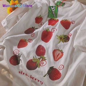 T-shirt da donna Chic Camicie con stampa fragola per donna Estetica Cartoon O-Collo Casual Adolescenti Vestiti Moda giapponese Streetwear Donna Magliette 022223H