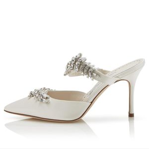 Moda Feminina Sandálias Pumps LURUM 90 mm Branco Champanhe Cetim Cristal Embellished Mules Itália Famosos Dedos Pontudos Alças no Tornozelo Sandália Designer Salto Alto Caixa EU 35-43