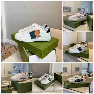 Men Classic Designer Women Casual Shoes Embroidery Small White Flat Bottom Leather Summer Spring Comfortable Bee Fashion Running Sneaker Size 36-45