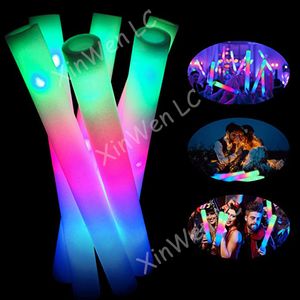 Andra evenemangsfestleveranser 12 15 30 60st Cheer Tube Stick Glow s Dark Light for Bulk Colorful Wedding Decoration S Foam RGB LED 230221