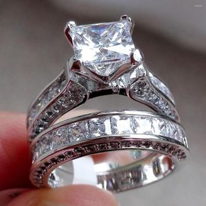 Ringos de cluster Princesa de luxo Corte 20C Diamond CZ Ring Sets 925 Becha de casamento de noivado de prata para mulheres jóias de homens