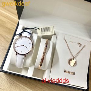 Högkvalitativ mode iced Watchesmens handled lyxiga runda cut lab gr ddgu o7nu78