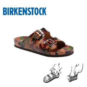 Tyska tofflor Designer Birkinstocks tyska kvinnliga kvinnor Burken skor Arizona Spring and Summer Cork Sandals tofflor Army Green Camouflage