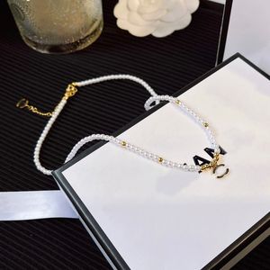 18 Karat vergoldete Edelstahl-Anhänger-Halskette, modische Damen-Designer-Marke, doppelte Buchstaben-Halsketten, Choker-Kette, Kristallimitationsperle, Hochzeitsschmuck, Geschenke