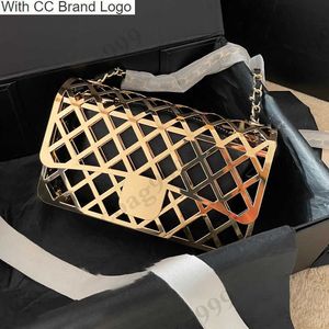 CC Cross Body 23SS Metal Hollow Dinner Designer Väskor med svarta lammskinnmynt Purväska Hårdvarukedja Guld Kontrollera axel Crossbody plånböcker Franska damer