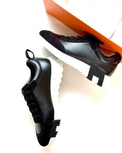 Luksusowe buty swobodne odbijające buty Sneakery techniczne czarne skórzane kozie sportowe lekkie trenerzy Włochy marki marki męskie gumowe chodzenie rozmiar 38-46.box