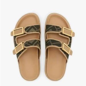 2021 Tofflor Färg Paris Lyx Designer Sliders Herr Dam Sommar Sandaler Strand Slide Tofflor Dam Flip Flops Loafers Himmelsblå Chaussures 35-45 lådor