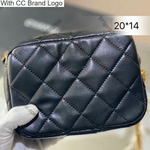 CC kosmetiska väskor fall lambskin svart fåfänga fodral för lady metall regulator märke kamera pack kosmetiska väskor plånböcker quiltad designer väska lyxhandväska mynt p