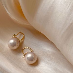 S3465 Orecchini pendenti a cerchio con perle finte per gioielli di moda per orecchini eleganti da donna