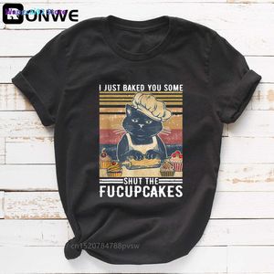 T-shirt feminina Eu acabei de assar um pouco para você fechar o FUCUPCAKES RETRO CAT MULHER GRAPHIC CAMIST