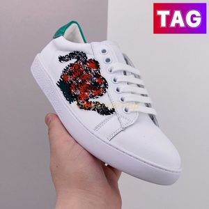 Kvinnors designerskor Italien Ace Sneakers Bee Snake Leather broderade svarta män Chaussures Inlocking Walking Casual Sports Trainers 5y6m