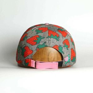 Koreański projektant mody wielokolorowy Strawberry Leisure Cap Spring i Summer Set