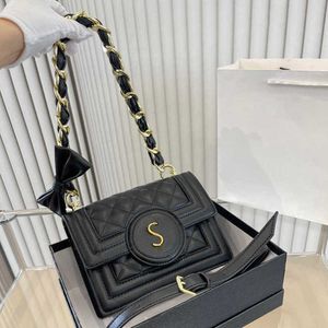 designväska kvinnor handväska axelväska modekedja metall logotyp crossbody purses svarta vita messenger väskor lady plånbok 230208