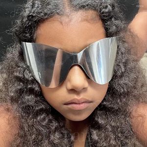 Güneş gözlüğü Moda Çerçevesiz Maske Kelebek Kadın Erkek Fütüristik Y2K Tek Parça Güneş Gözlükleri Büyük Boy Gümüş Gözlük