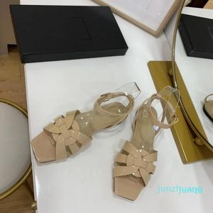 2023 Luxury Orta Topuklu Tıknaz 254 ve Strappy Sandalet ile Strappy Sandaletler Cowathather Solmuş Topuklu 6.5cm Patent Deri Serisi