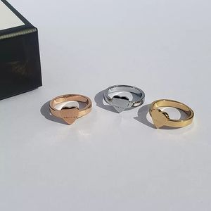 Fashion Classic Simple Heart Ring Love Ring Gold Silver Rose rostfritt st￥l Parring Fashion Ladies Designer Jewelry Ladies Party Gift