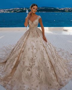 Luxury Ball Gown Wedding Dresses STEVELESS V Neck Sequins Applices P￤rlade 3D spets gl￤nsande ruffles brudkl￤nningar diamanter plus storlek skr￤ddarsydd vestido de novia