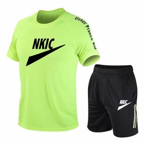 Marca de rastreio verde masculino Impressão de impressão de 2 peças Conjunto de verão Caminhadas curtas de manga curta e shorts shorts de basquete de camiseta casual de moda