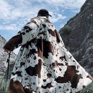 Męskie jesienne zimowe luźne luźne płaszcz men kurtka koreańsko -stylowa brązowe krowy wzory mody