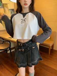 女性用Tシャツ手描きのTシャツ長袖グラフィティアークデコレーション女性のトップファッショナブルな甘い短いスタイルのクールなホットガールズ