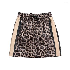 Kvinnors shorts kvinnor feminino höst/vinter 2023 leopard tryck äkta läder elastiska midja byxor kvinnlig harajuku casual gata ropa