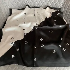 Tasarımcı Mektupları Kadınlar için İpek Eşarp Kafa Baskı Moda Uzun Saplı Çanta Atkılar Paris Omuz Şerit Kafa 70 * 70 cm