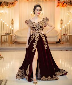 Elegant Arabic Caftan Evening Dresses Slit Front Burgundy Velvet A-Line Formal Occasion Gowns Gold Lace Appliqued Crystals Beaded Long Kaftan Dubai Prom Dress