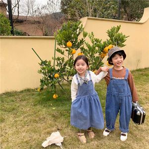 Sukienki dziewczynki w stylu koreański 2021 Spring Kids Girls Casual Denim Sukienka 27y moda chłopcy luzuj Allmatch dżins kombinezon dla dzieci odzież Z0223
