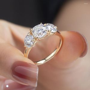 Anelli a grappolo Prodotto Fashion Design Anello di fidanzamento in oro 18 carati con taglio a cuscino Moissanite