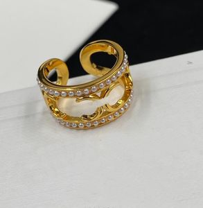 Klassiska bandringar ring för kvinnor designer bokstav pärla engagemang mässing bröllop ringar smycken gåvor modetillbehör med låda
