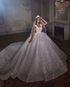 Luxury Ball Gown Wedding Dresses STEVELESS V Neck Straps Sequins Applices P￤rlade 3D spets ih￥liga gl￤nsande ruffles brudkl￤nningar plus storlek skr￤ddarsydd vestido de novia