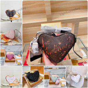 Bolsa de moda em forma de coração de designer Bolsas de amor para mulheres Presente de couro real Classic Luxury Cross Body Feminino 230223