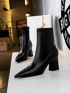 Botas femininas outono grosso com salto alto moda fina e contratada sexy apontou show