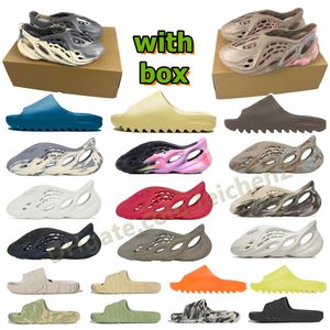 Diseñador zapatillas para hombres Mujer mocasines de mocasillas integradas sandalias de color mixto Slete Sleakers Beach Slippers Beach Foam Zapatos Unisex Tamaño 36-47 con caja