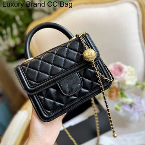 CC Axelväskor 2022Ss Designer Kvinnor Miniväska Läder Klassisk Flap Diamant Lattice Tote Mode Liten Golden Ball Justerbar rem Crossbody Cosmetic