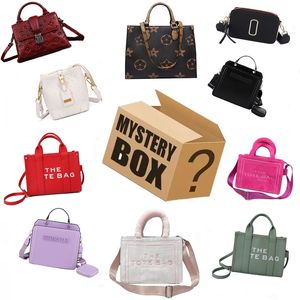 Mystery Box Women Axel Bag Blind Boxes Random Bag Handväskor Purs Pallbok Ryggsäck Tote Birthday Surprise Thanksgiving Day Lucky Favors Fler gåvor Bästa kvalitet