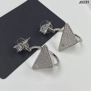 Pregos triangulares de cristal brilhantes Brincos de argolas de shingone Carta de marca de diamante Designer de brinco para mulheres com presente de anivers￡rio presente
