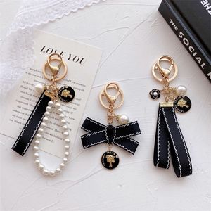 Designers Fashion Keyring Keychains Brands Pearl Handmade Keyrings Women Lovers Couple Bags Cars Key Chains Lanyards