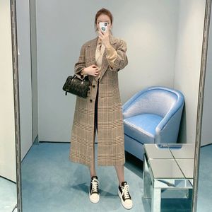 Kvinnans jacka blandar Fashion Wool Coat Thicked Suit Turndown Collar Plaid Löst medelstora Cardigan Winter Tag 230223