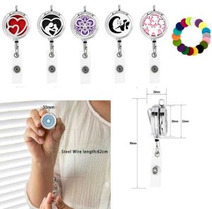 Charms Mom And Baby Butterfly 30mm Diffuser Locket ID Badge Holder Retractable Pendant Stainless Steel Fit Key Chain 10pads As Gift